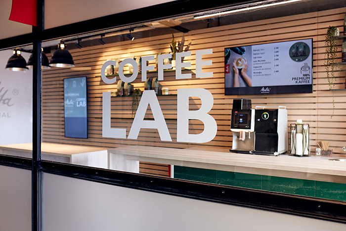 Das Coffee Lab in Bielefeld ist ein innovatives Heißgetränke-Shop-Konzept von Melitta Professional, das autonom und ohne Servicepersonal betrieben wird. Foto: Melitta Professional
