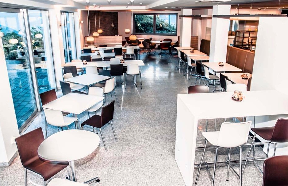 Das neue Bio-Bistro des St. Josef-Hospitals in Moers bietet schmackhaftes Essen, kühle Getränke und Kaffee in angenehmer Atmosphäre. Foto: Rebional
